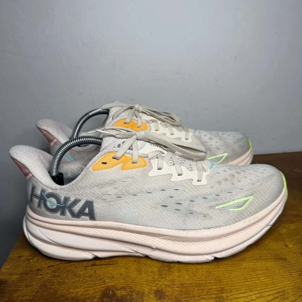 Hoka Clifton 9 Running Shoes Womens Size 11 Peach
